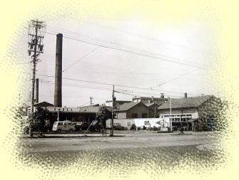 1959年開所当時の池内給油所と本社